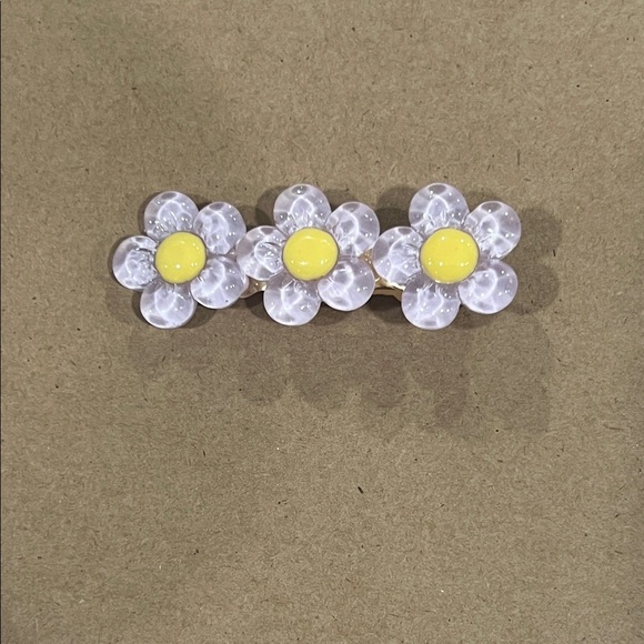 Yellow and White Flower Hair Clips - Picture 4 of 6